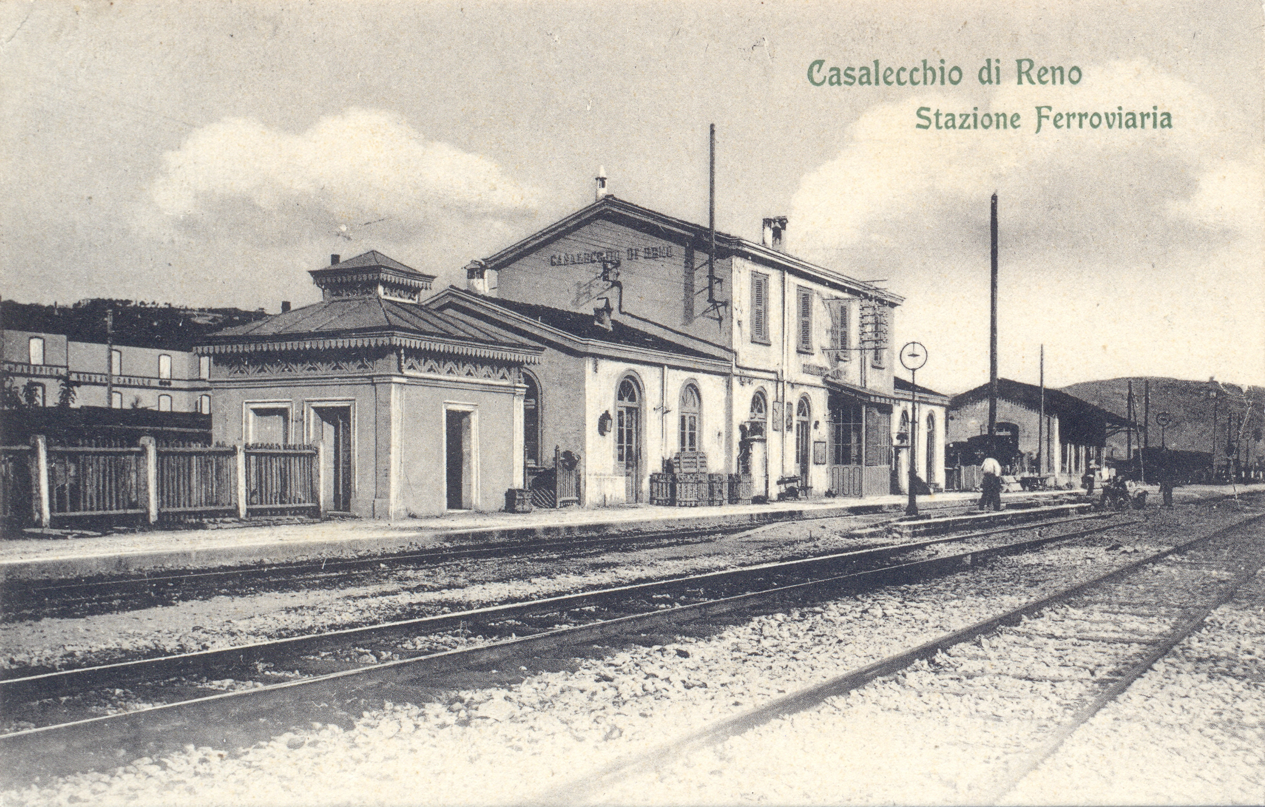 La stazione ferroviaria (Archivio fotografico Biblioteca C. Pavese)                